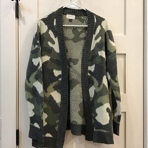 🧥 Universal Thread Open-Front Camouflage Sweater (Women’s M)